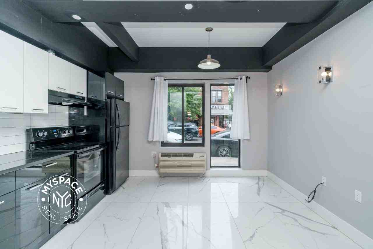 1184 Saint Marks Ave #4R - Photo 5 of 13