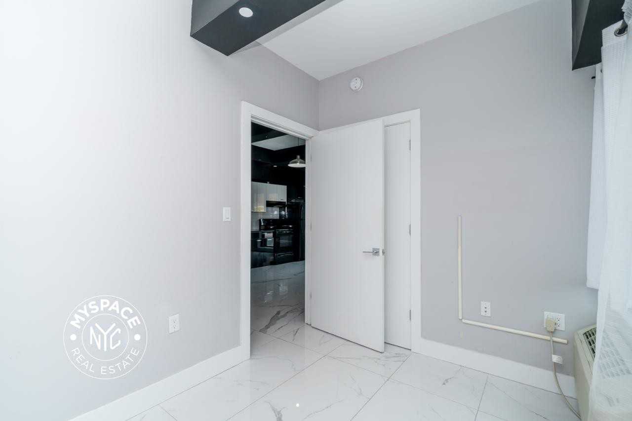 1184 Saint Marks Ave #4R - Photo 7 of 13