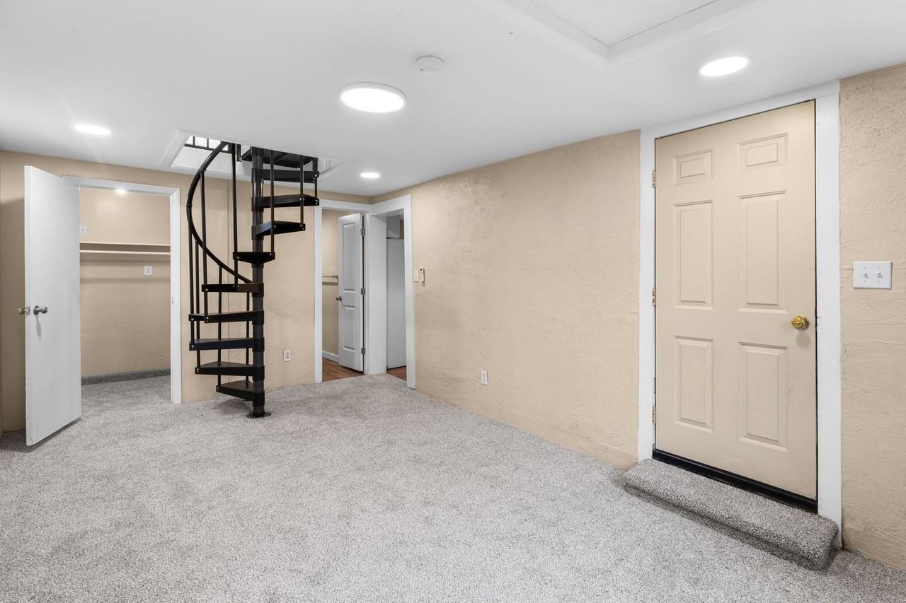 912 W 13th St - Photo 3 of 16