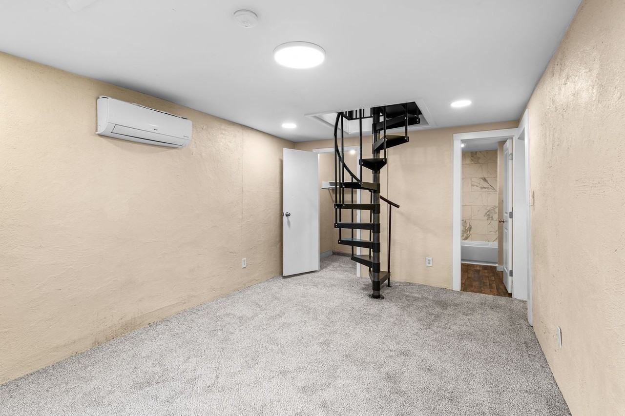 912 W 13th St - Photo 4 of 16