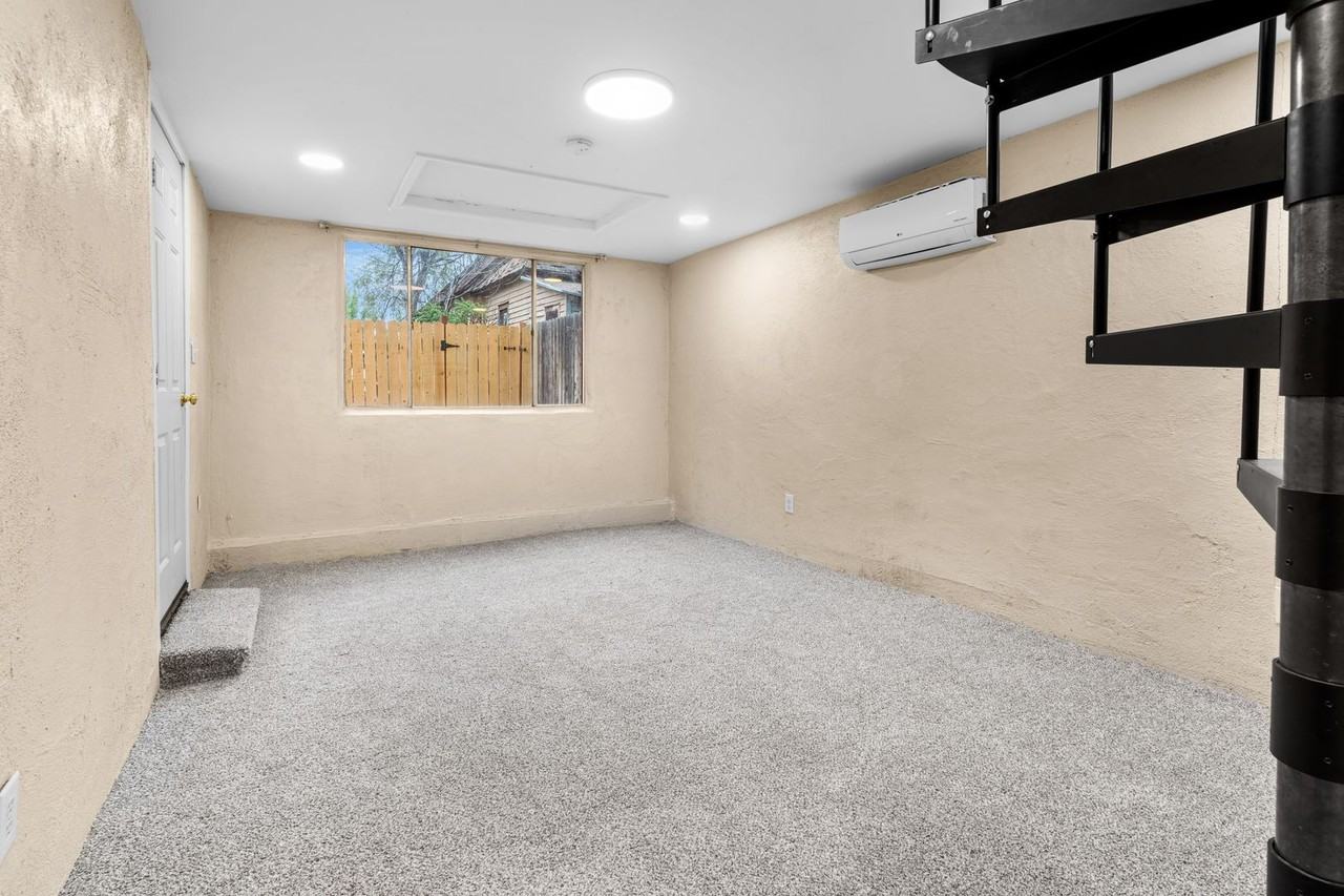 912 W 13th St - Photo 5 of 16