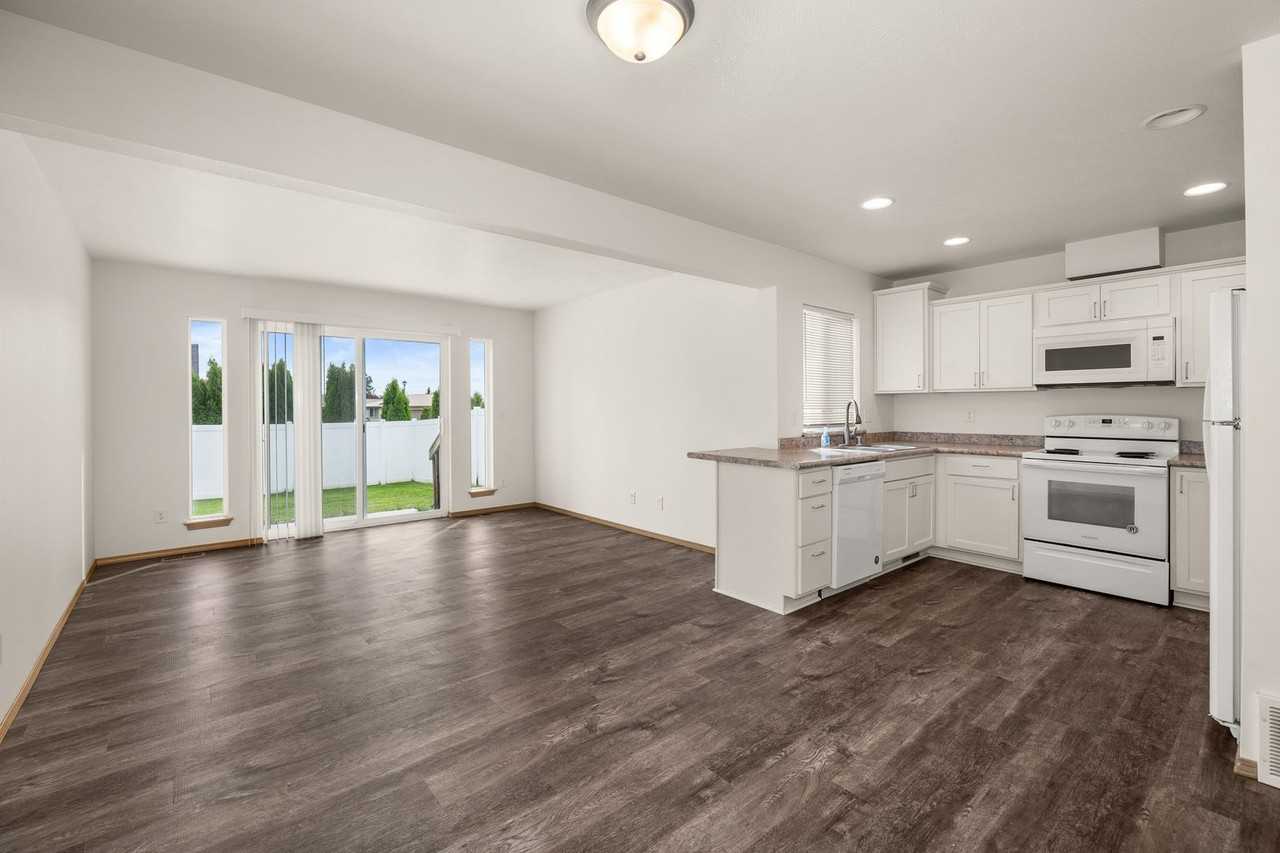 204 E F St #B - Photo 2 of 22