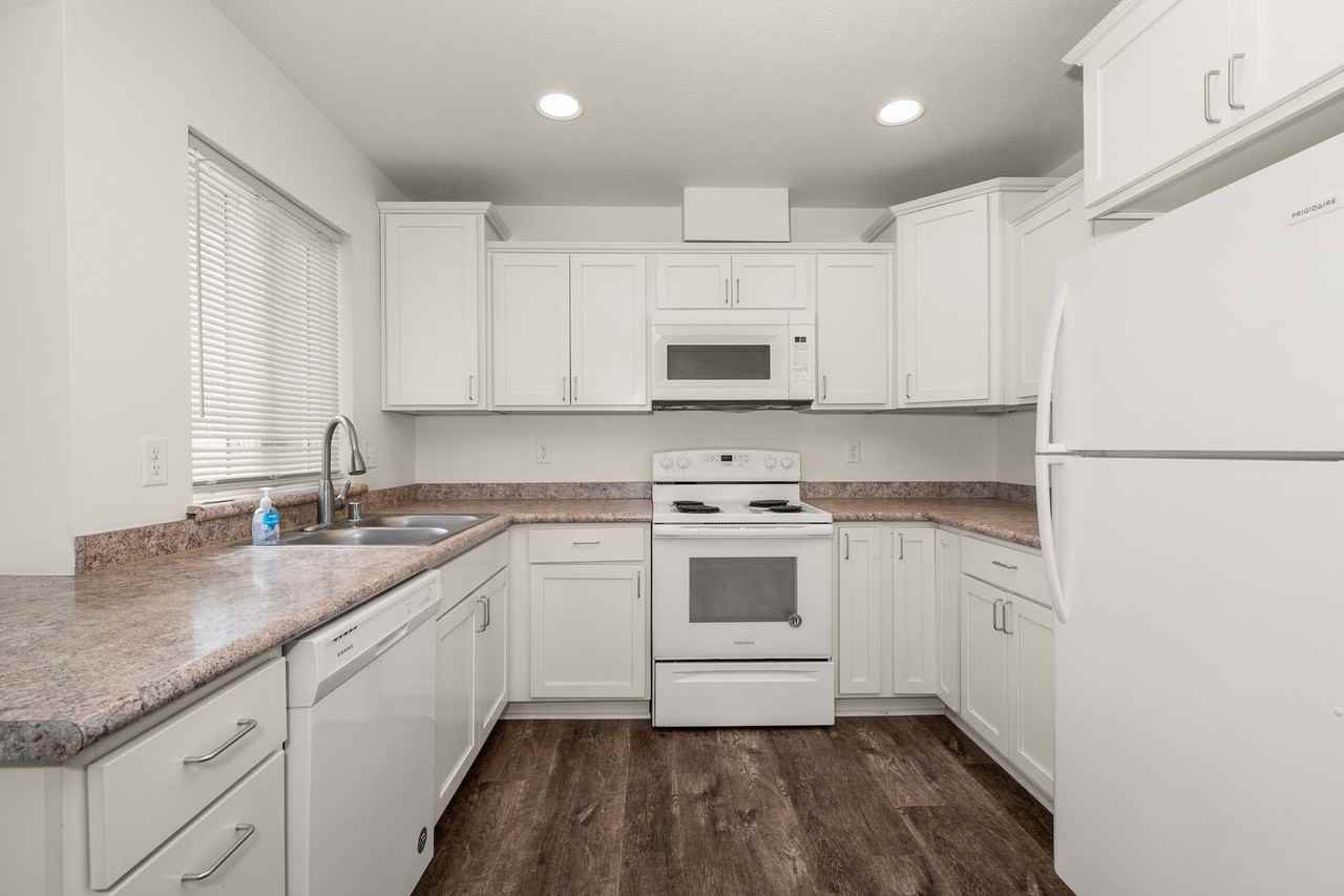 204 E F St #B - Photo 4 of 22