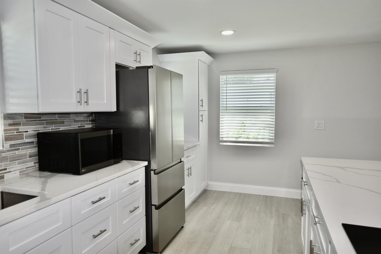 1259 Rordon Ave - Photo 2 of 16