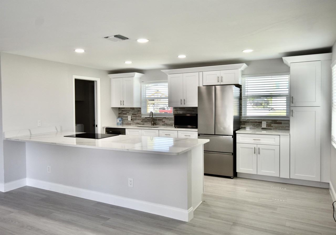 1259 Rordon Ave - Photo 4 of 16