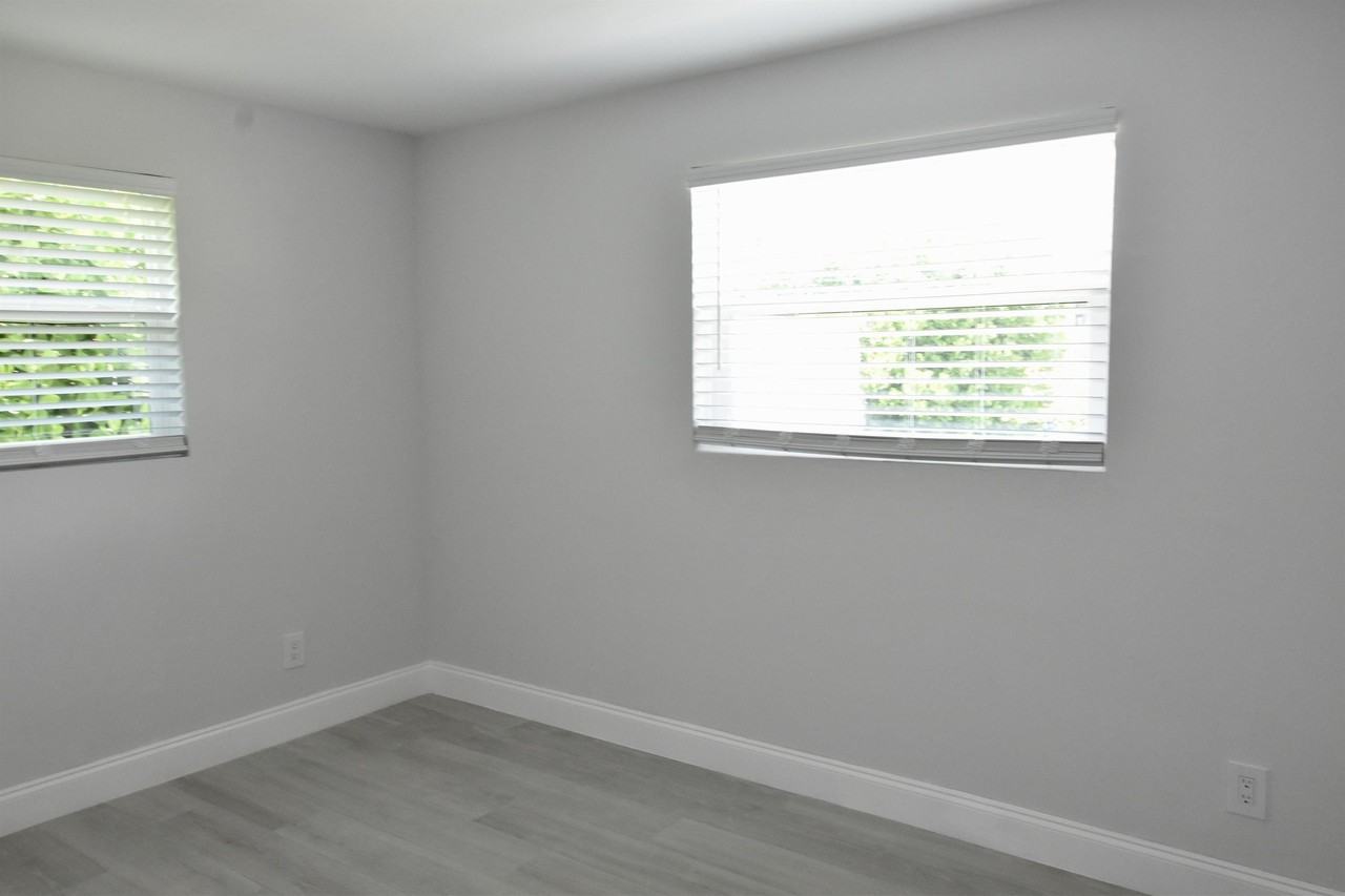 1259 Rordon Ave - Photo 2 of 16