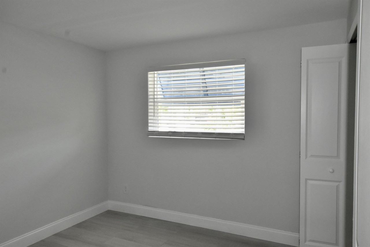 1259 Rordon Ave - Photo 4 of 16