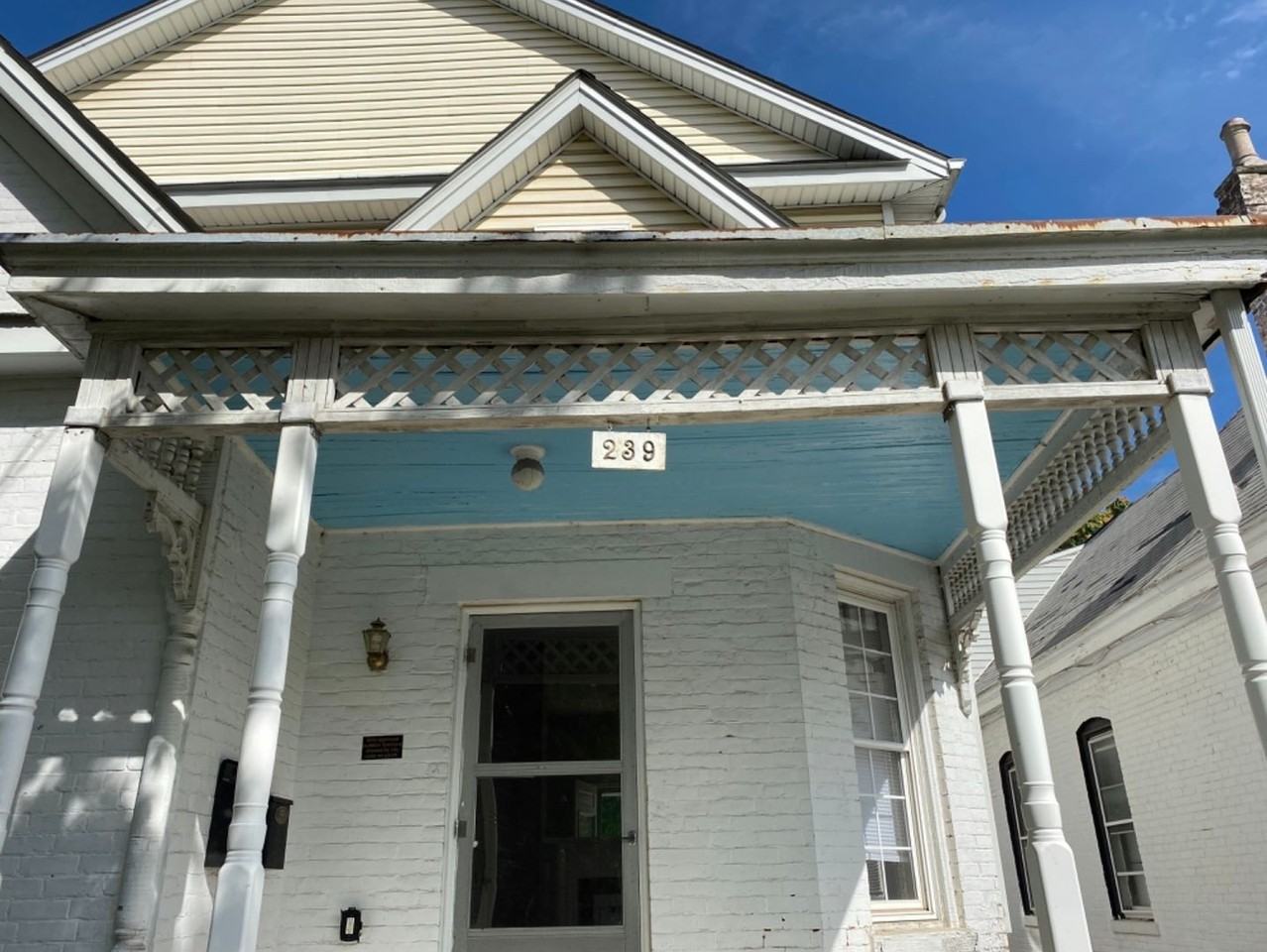 239 Lexington Ave - Photo 3 of 26