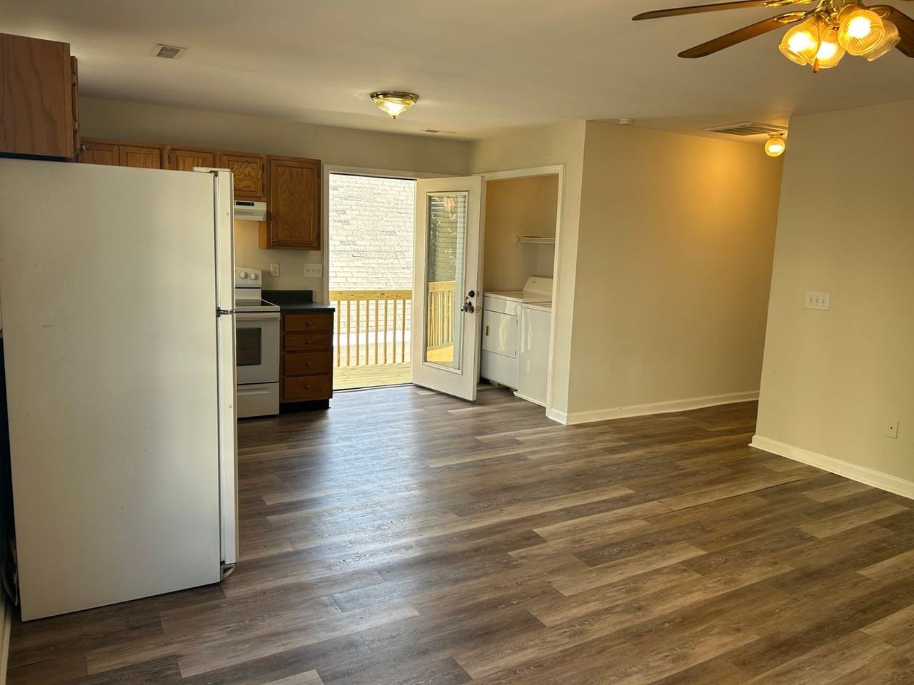 239 Lexington Ave - Photo 5 of 26