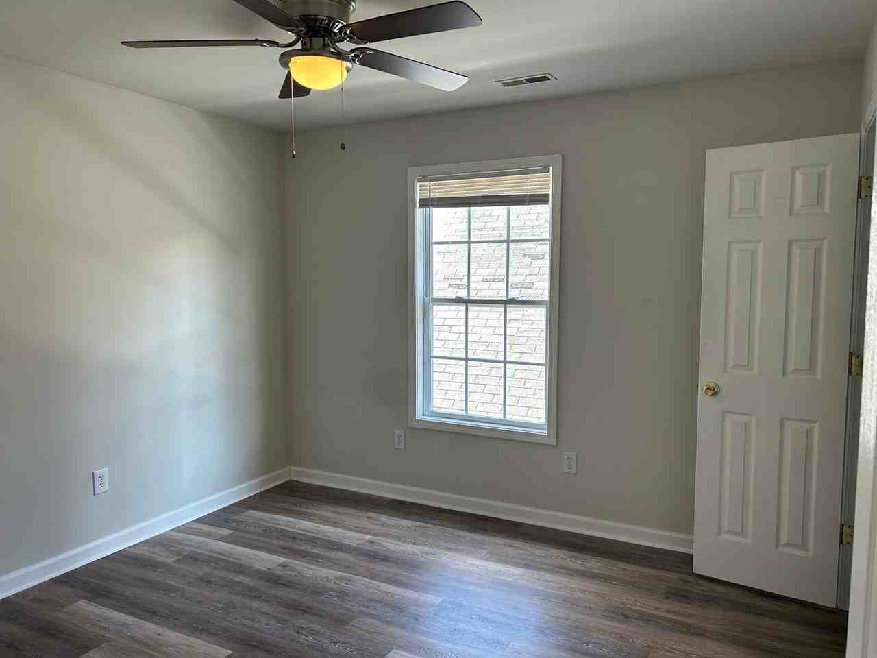 239 Lexington Ave - Photo 7 of 26