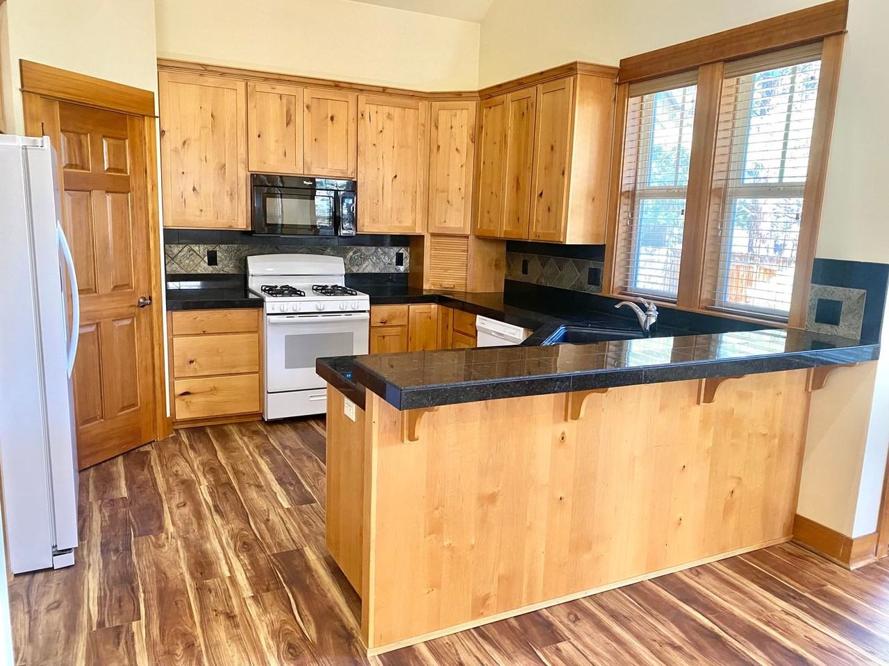 2564 Nw Shields Dr - Photo 4 of 14