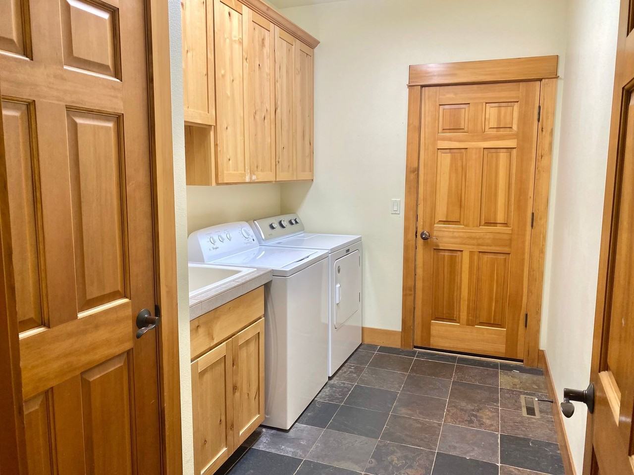 2564 Nw Shields Dr - Photo 5 of 14