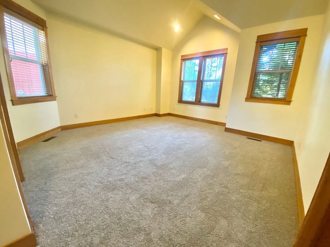 2564 Nw Shields Dr - Photo 6 of 14
