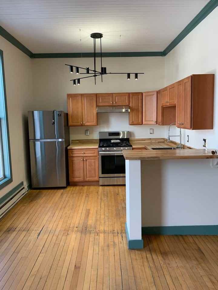 White Sulphur, LLC 171 171 Main St, Vergennes, VT 05491 Apartment