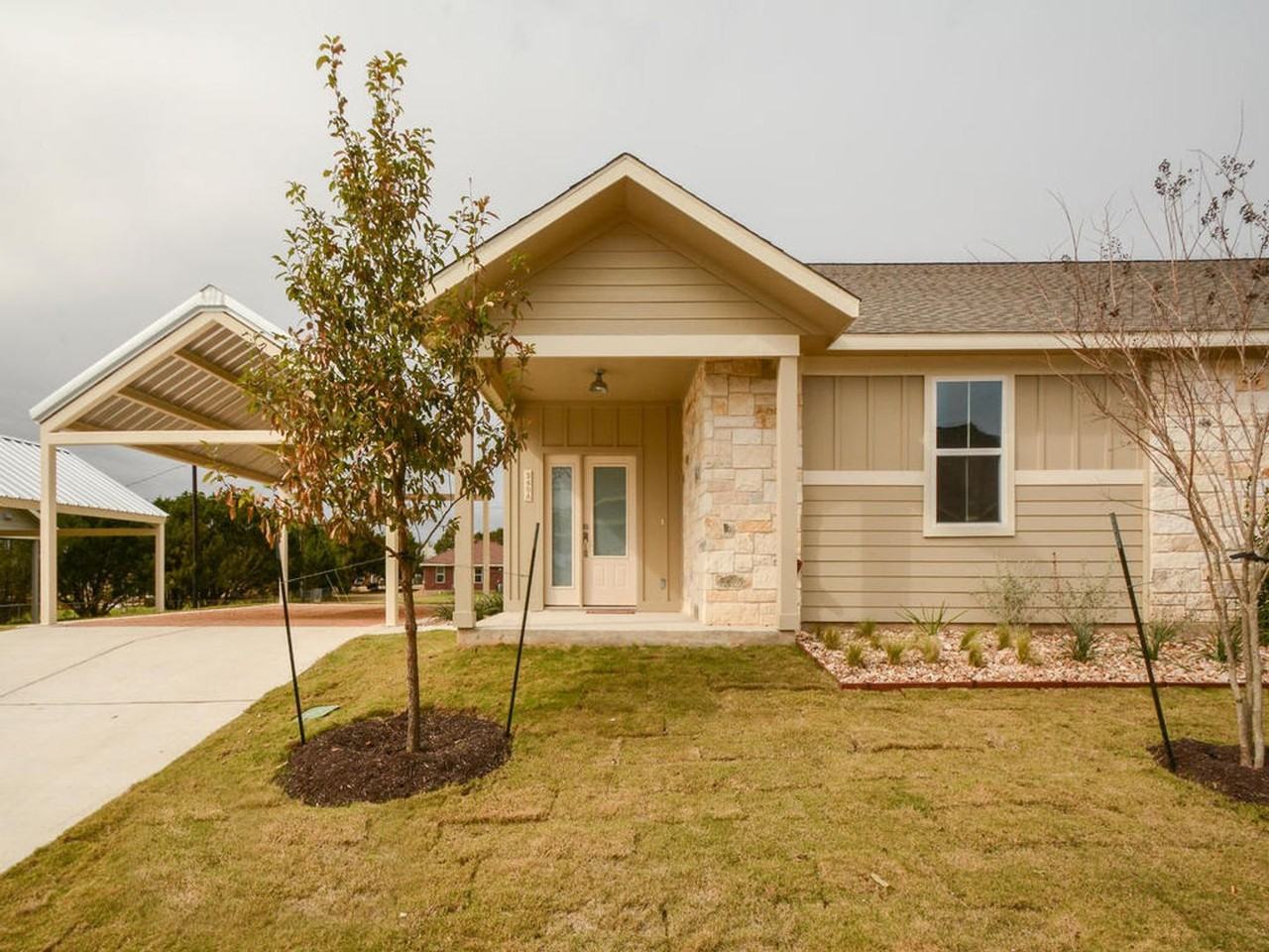 240 Rose Dr - Photo 2 of 31