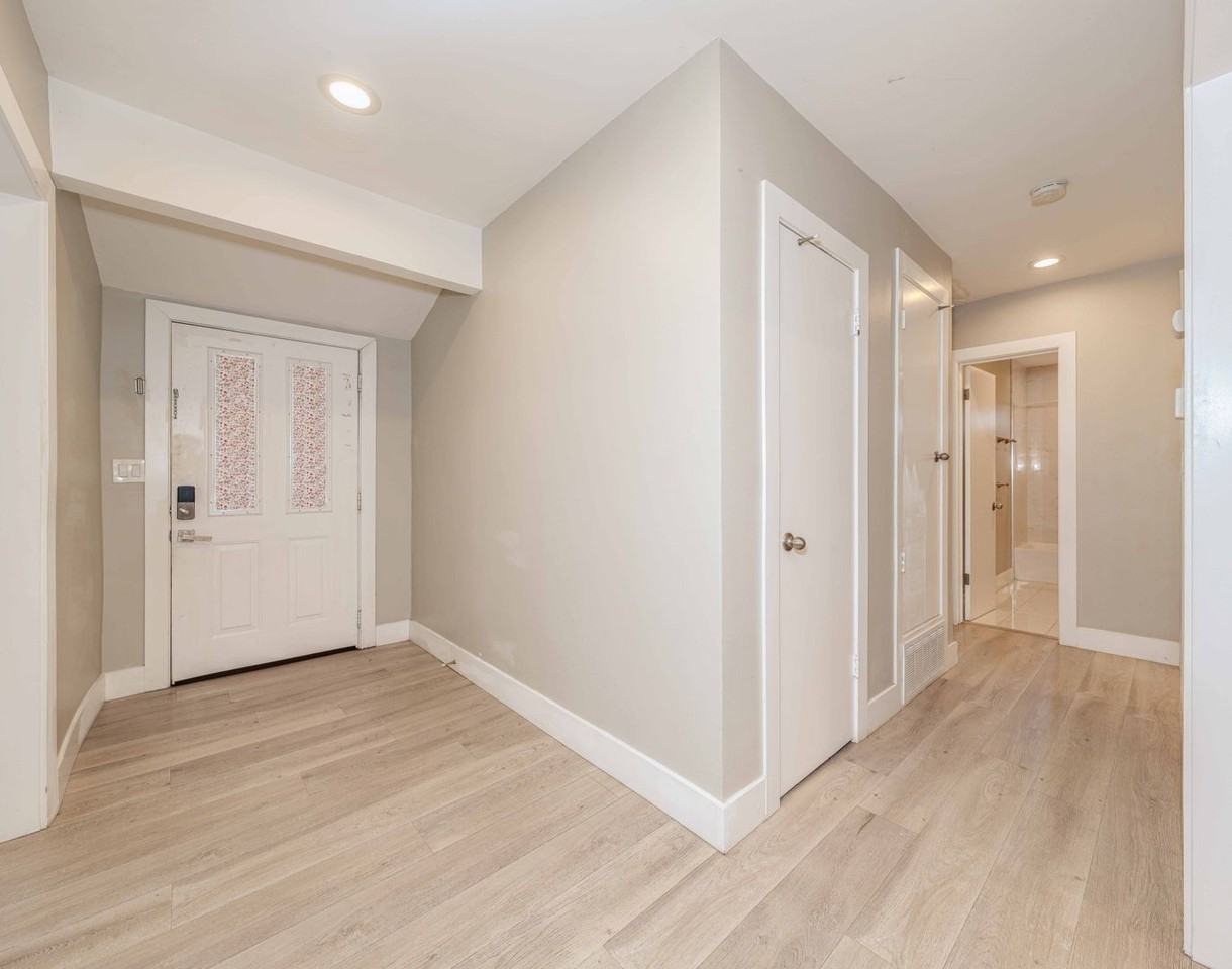 1817 E Morava Ave - Photo 3 of 34
