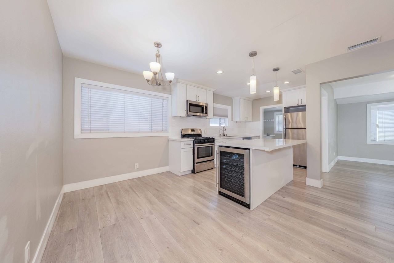 1817 E Morava Ave - Photo 6 of 34