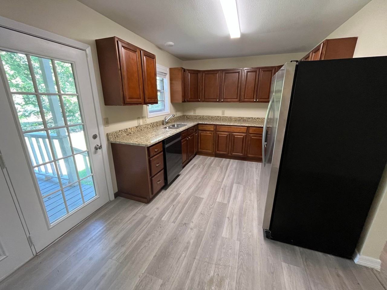 850 22nd St - Photo 4 of 12