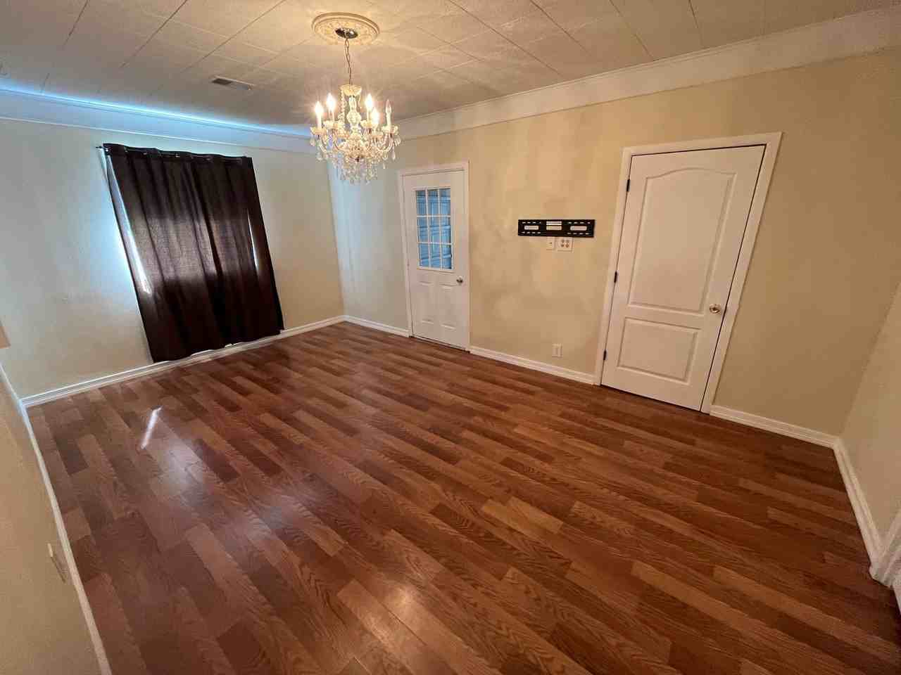 850 22nd St - Photo 5 of 12