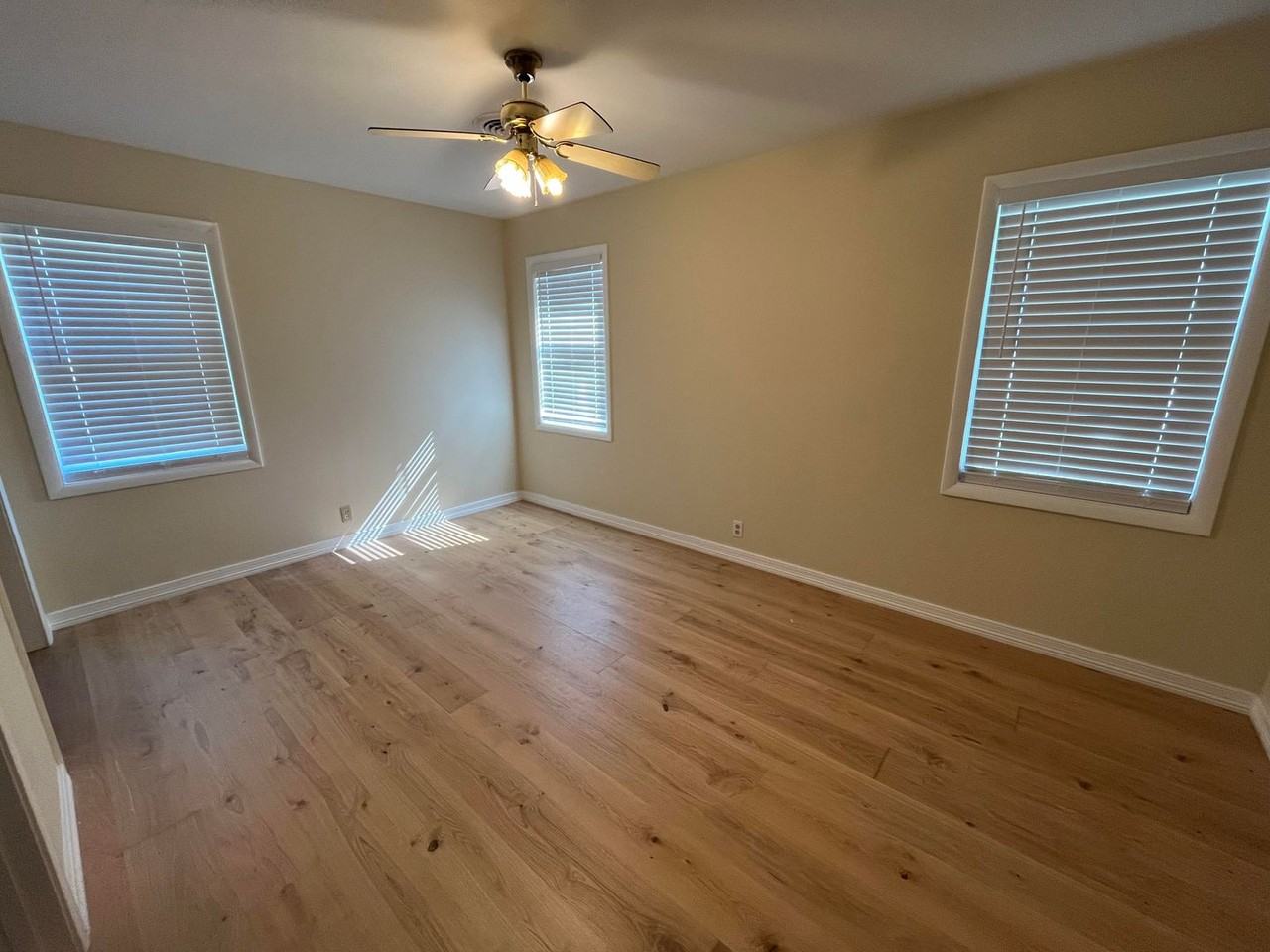 850 22nd St - Photo 7 of 12