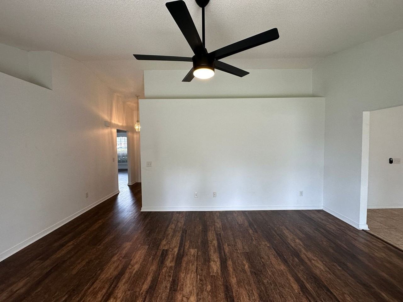 564 Batten Blvd - Photo 3 of 21