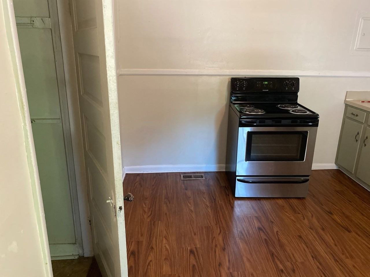 339 Park Ave - Photo 5 of 50