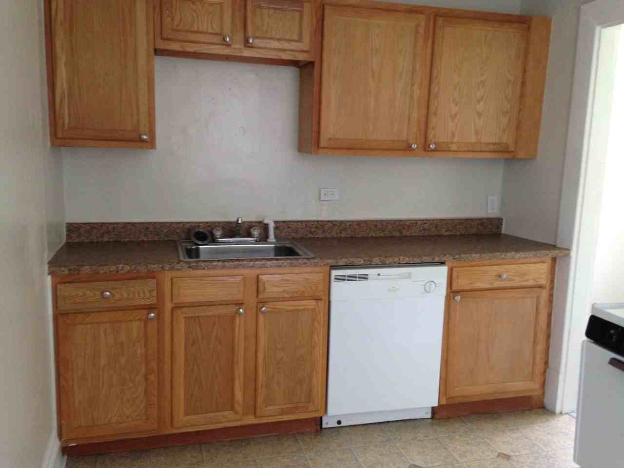 362 Oldham Ave - Photo 5 of 50