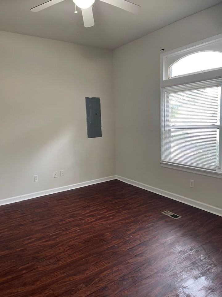 374 Park Ave - Photo 3 of 36