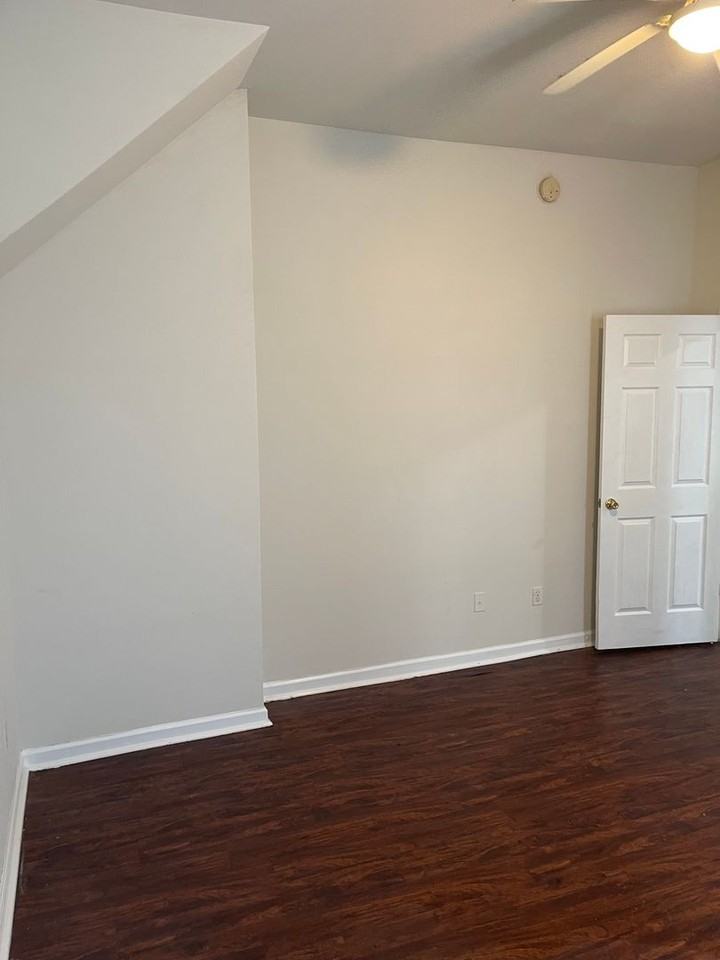 374 Park Ave - Photo 4 of 36