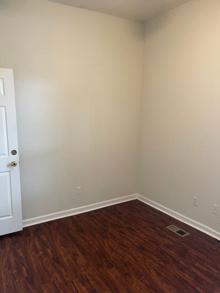 374 Park Ave - Photo 7 of 36