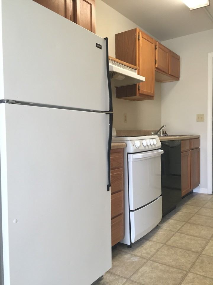 415 Oldham Ave - Photo 5 of 50