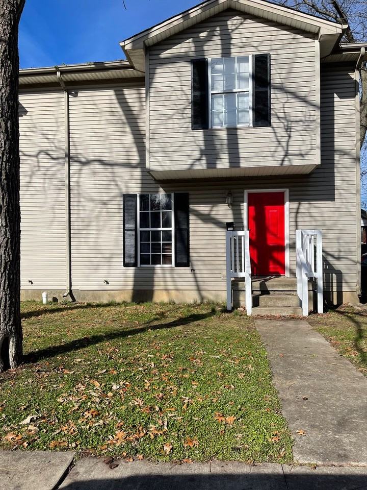 415 Oldham Ave - Photo 7 of 50