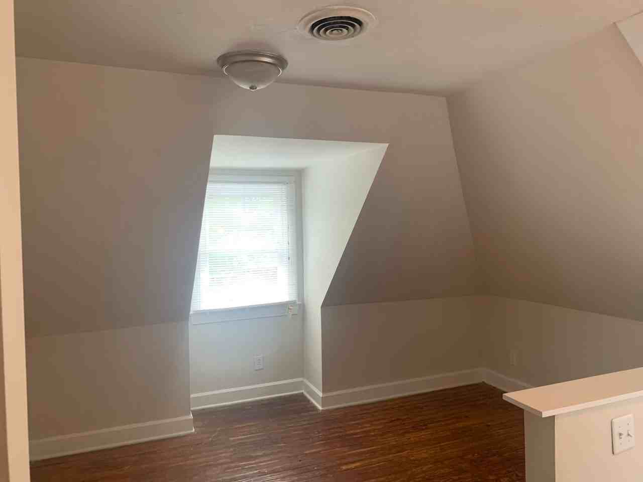 424 E Maxwell St - Photo 5 of 40