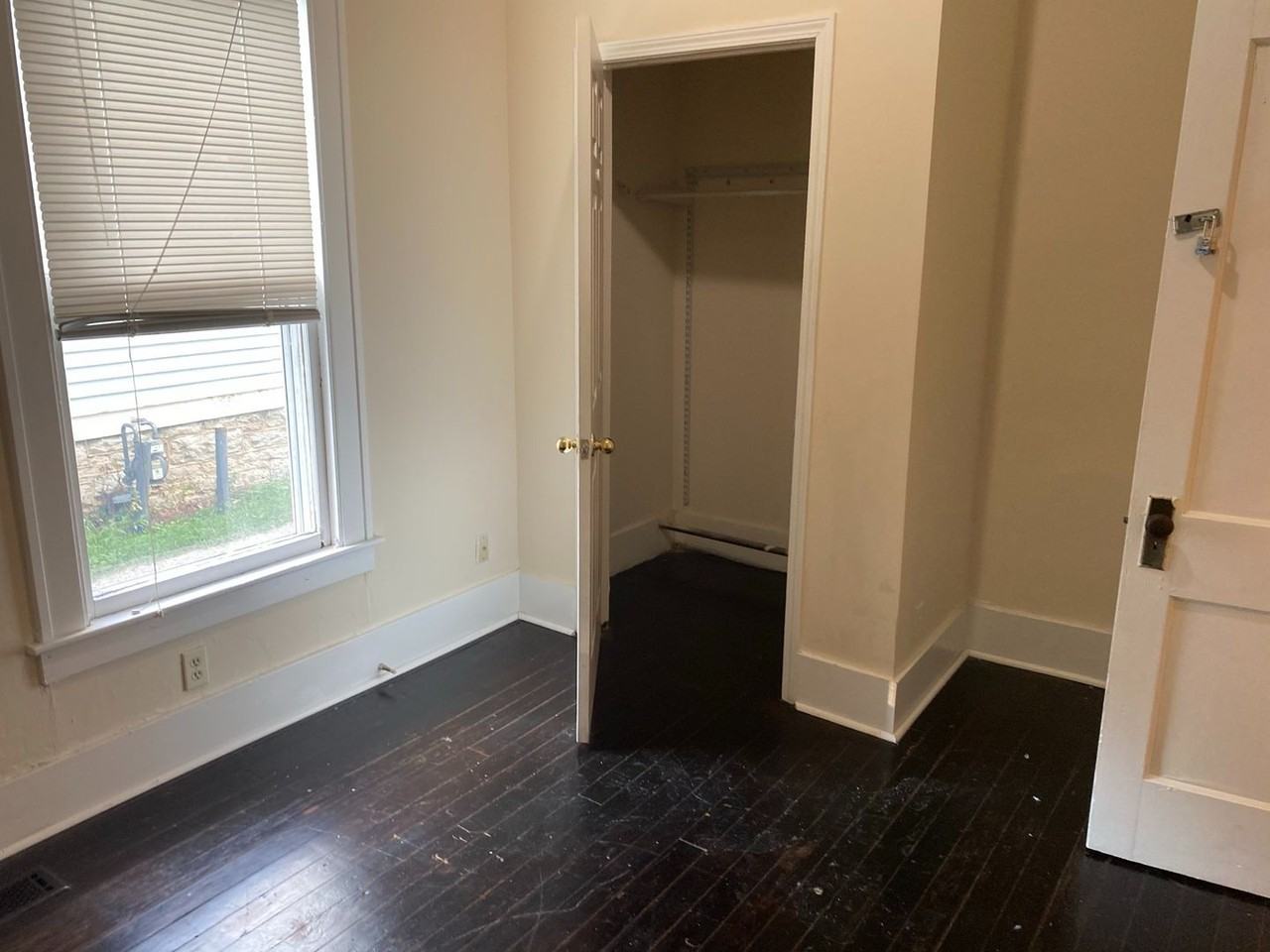 560 E High St - Photo 3 of 33