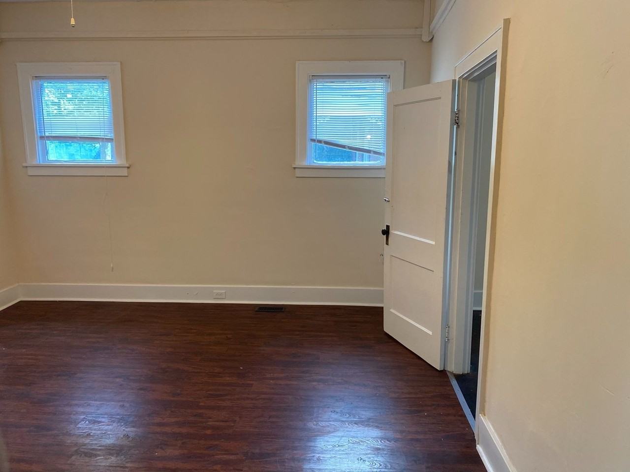 560 E High St - Photo 4 of 33