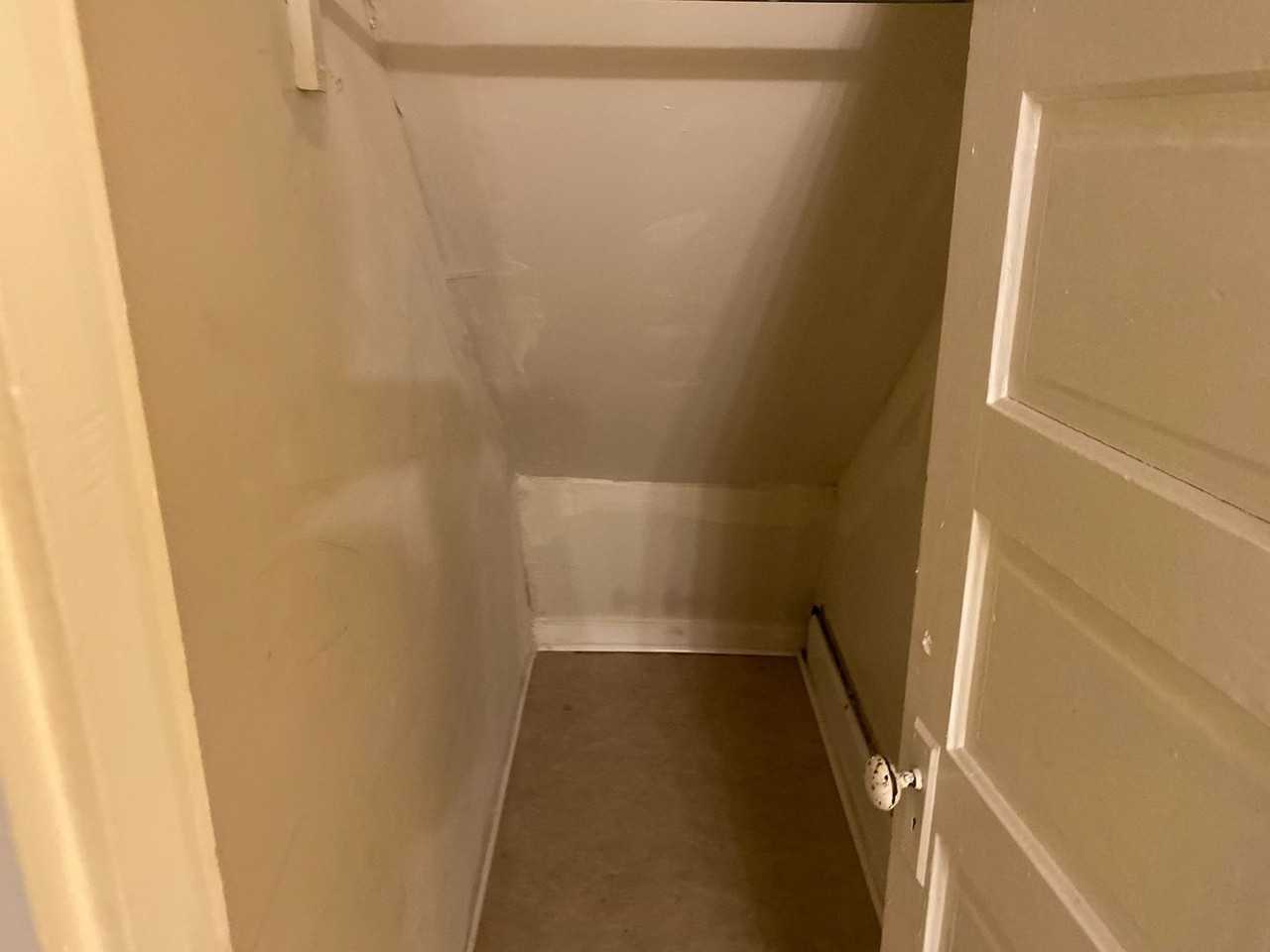 560 E High St - Photo 6 of 33