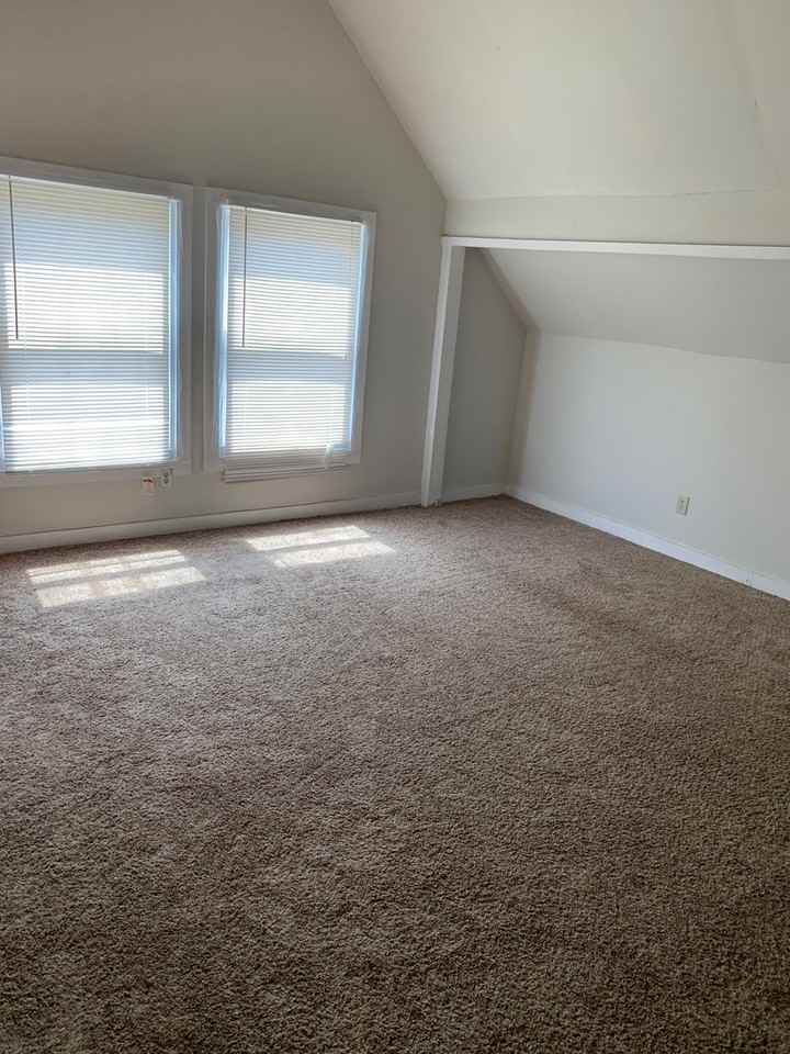 560 E High St - Photo 3 of 13