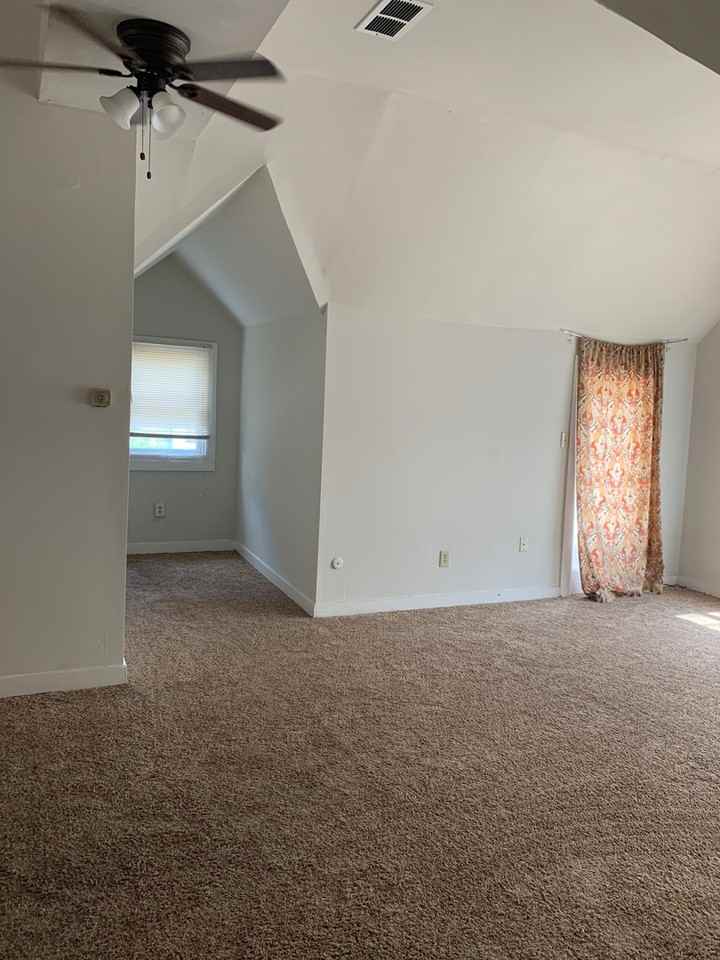 560 E High St - Photo 4 of 13