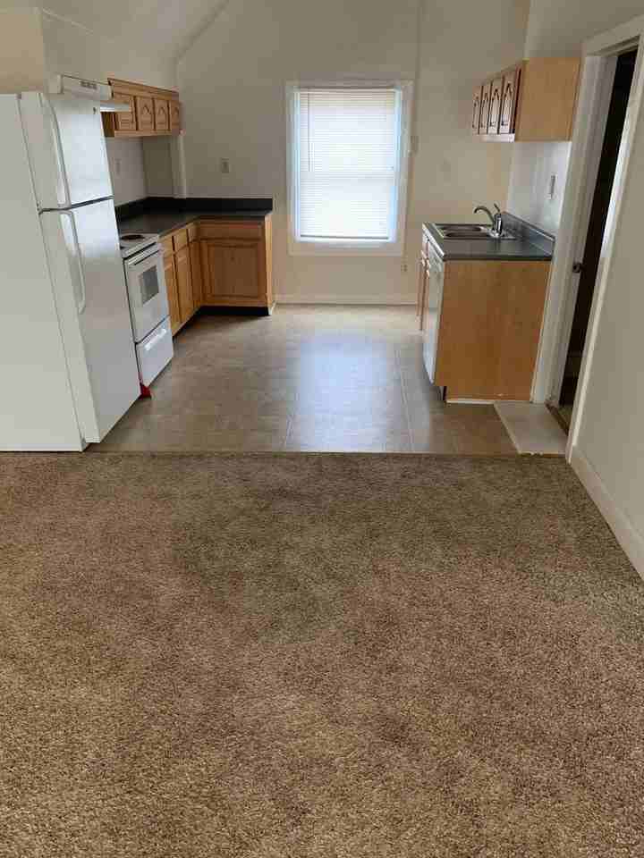 560 E High St - Photo 5 of 13