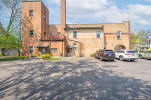 featured image of 21 W New York Ave