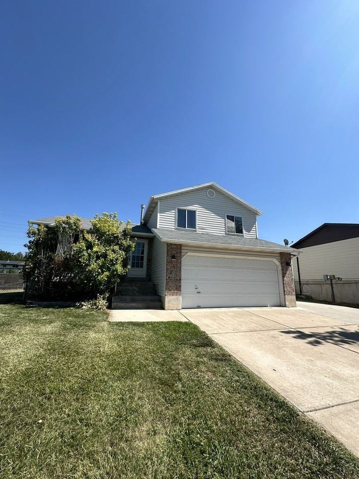 2218 S 150 W - Photo 2 of 36