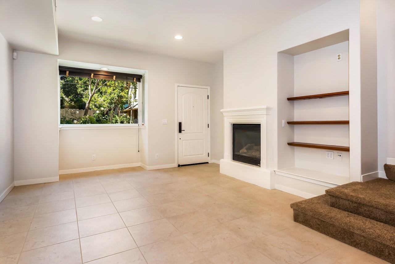 345 Kellogg Way - Photo 6 of 20