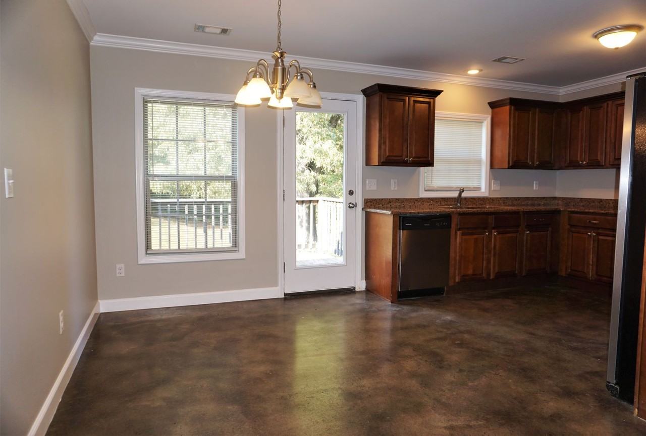 3816 Hill Dr - Photo 4 of 22