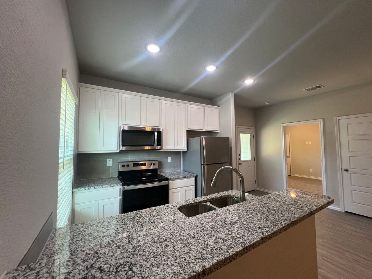 413-415 413-415 Hudson St - 413 Hudson St - Photo 6 of 20