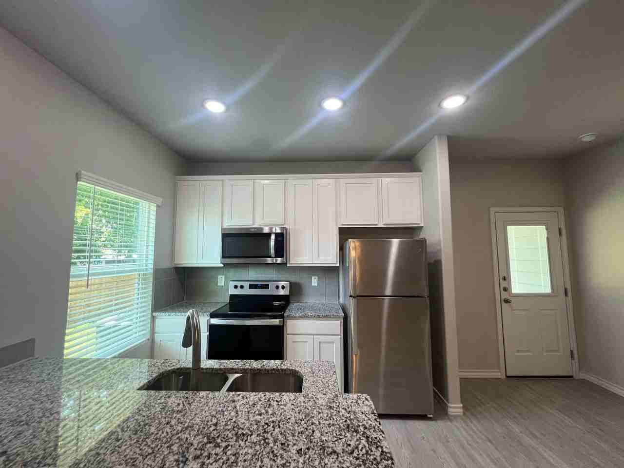 413-415 413-415 Hudson St - 413 Hudson St - Photo 7 of 20