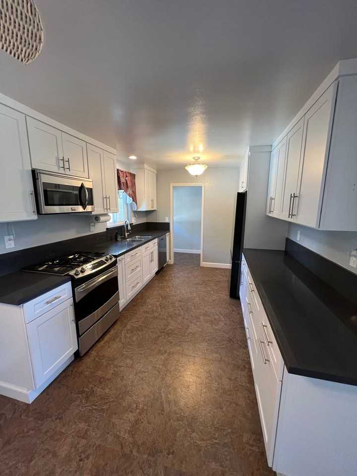 10630 Olvera Rd - Photo 3 of 20