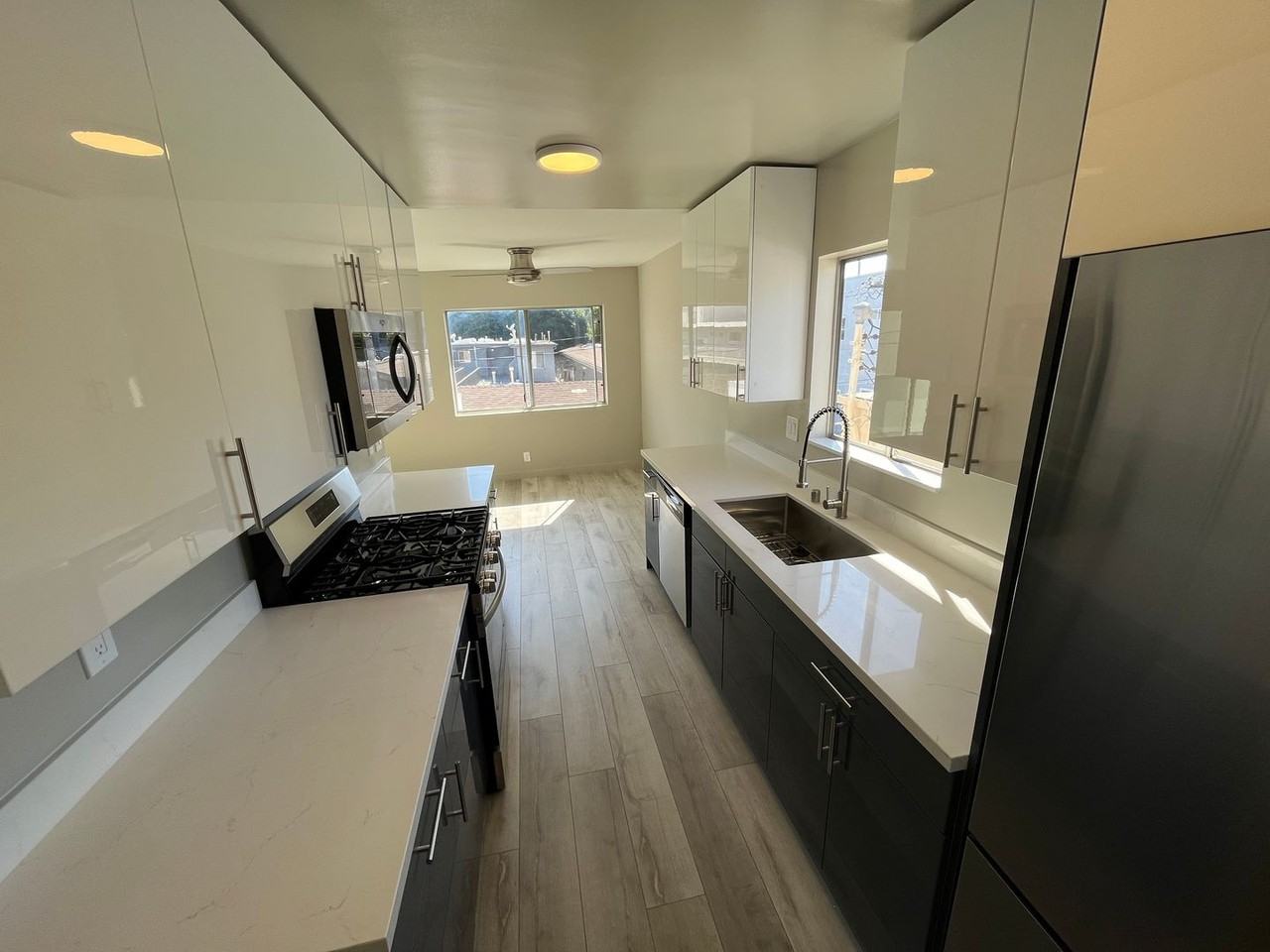 Vantage Point Apartments - West - Photo 3 of 10