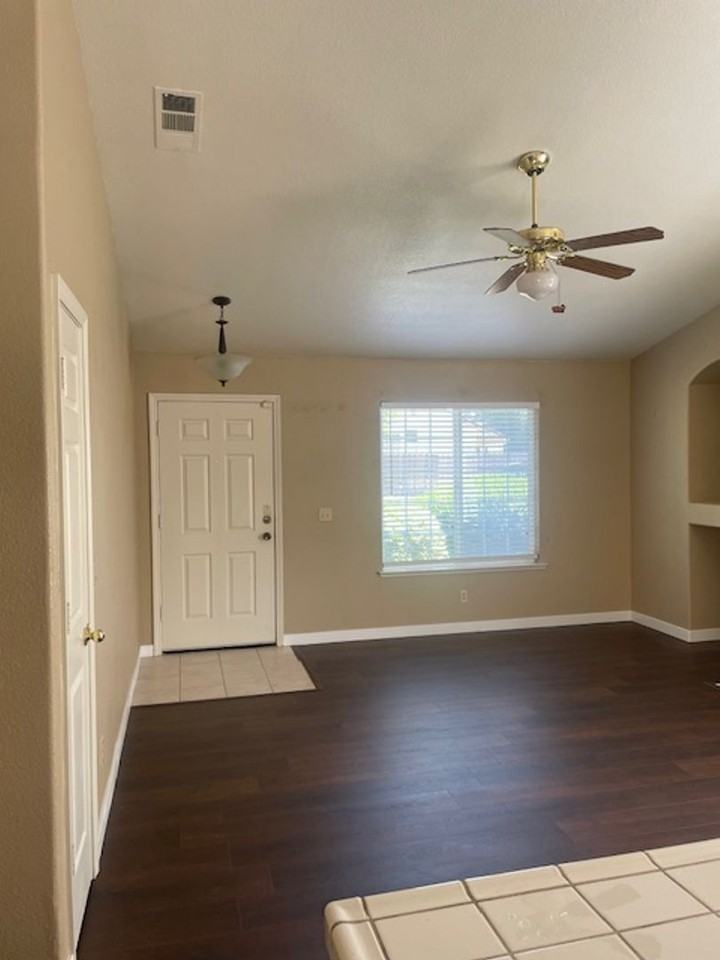 443 Tulane Dr - Photo 2 of 16