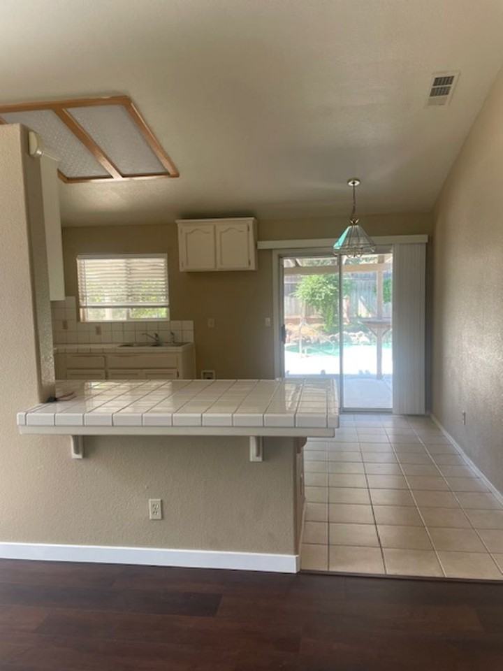 443 Tulane Dr - Photo 4 of 16