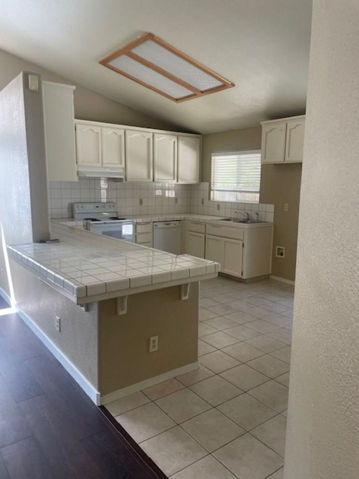 443 Tulane Dr - Photo 5 of 16
